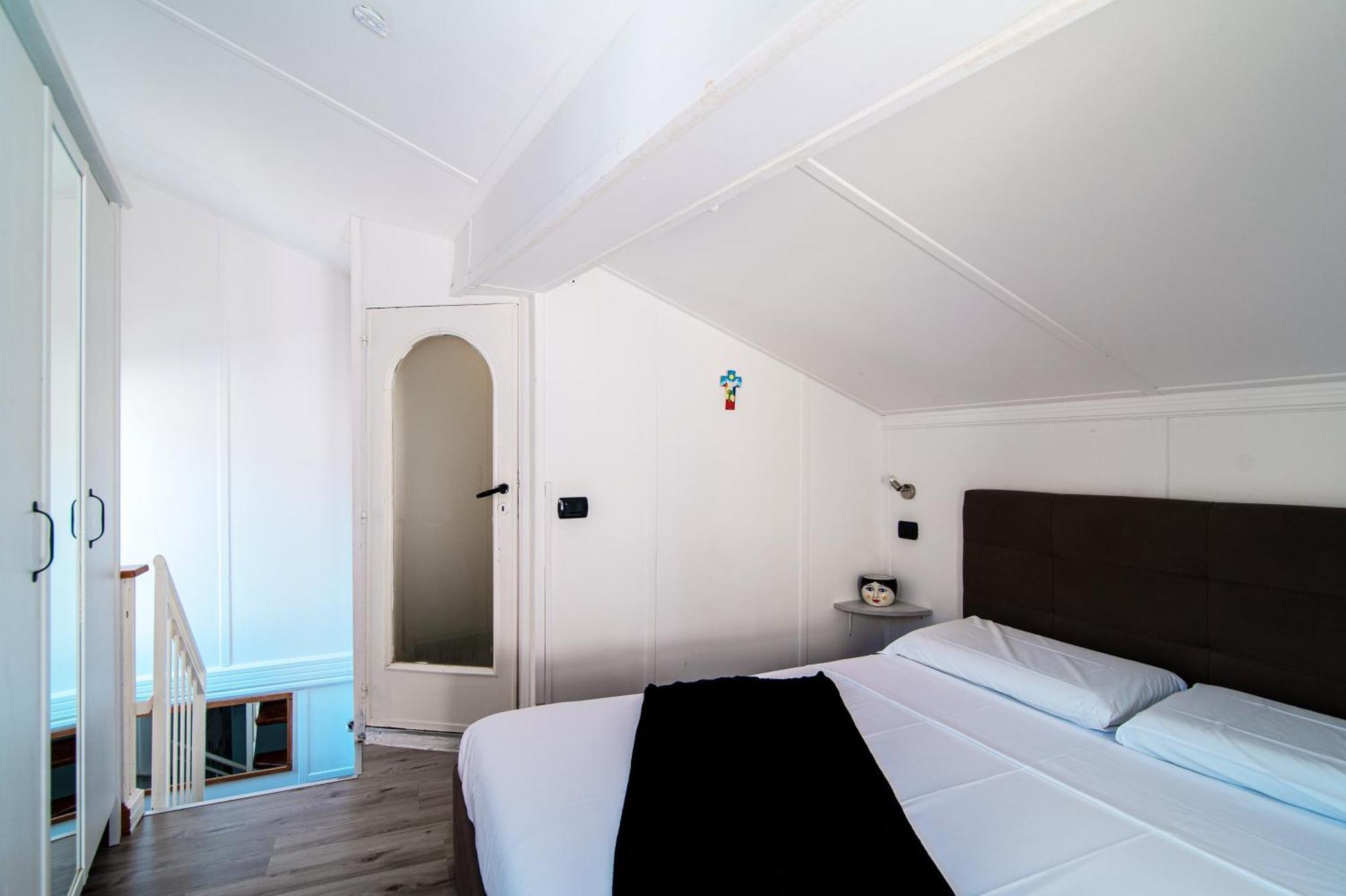 Al Duomo guest house Como Eksteriør billede